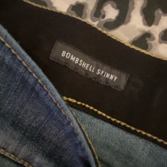 TORRID distressed bombshell skinnies - Picture 5 of 6